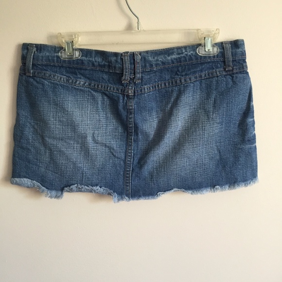FOREVER 21 Vintage Y2K Low Waisted Distressed Denim Jean Raw Hem Mini Skirt - Picture 3 of 5